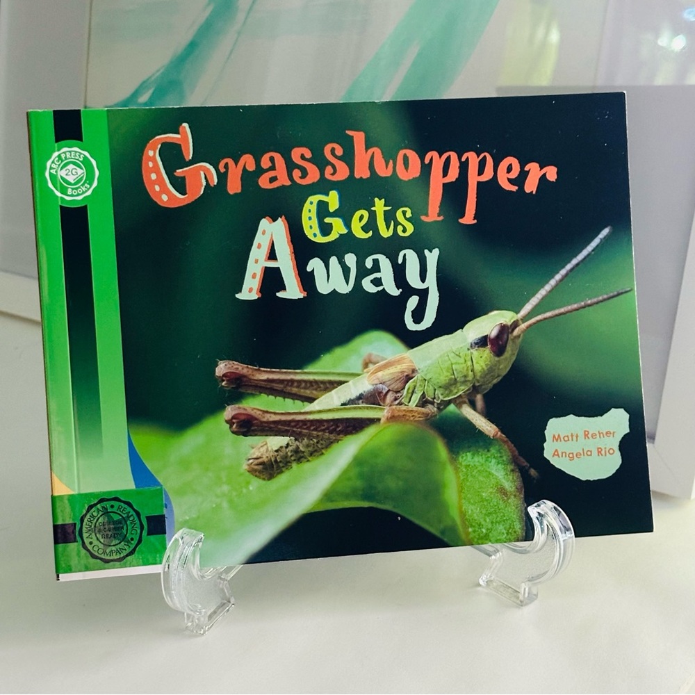 Grasshopper Gets Away Mini Kids Facts Picture Book